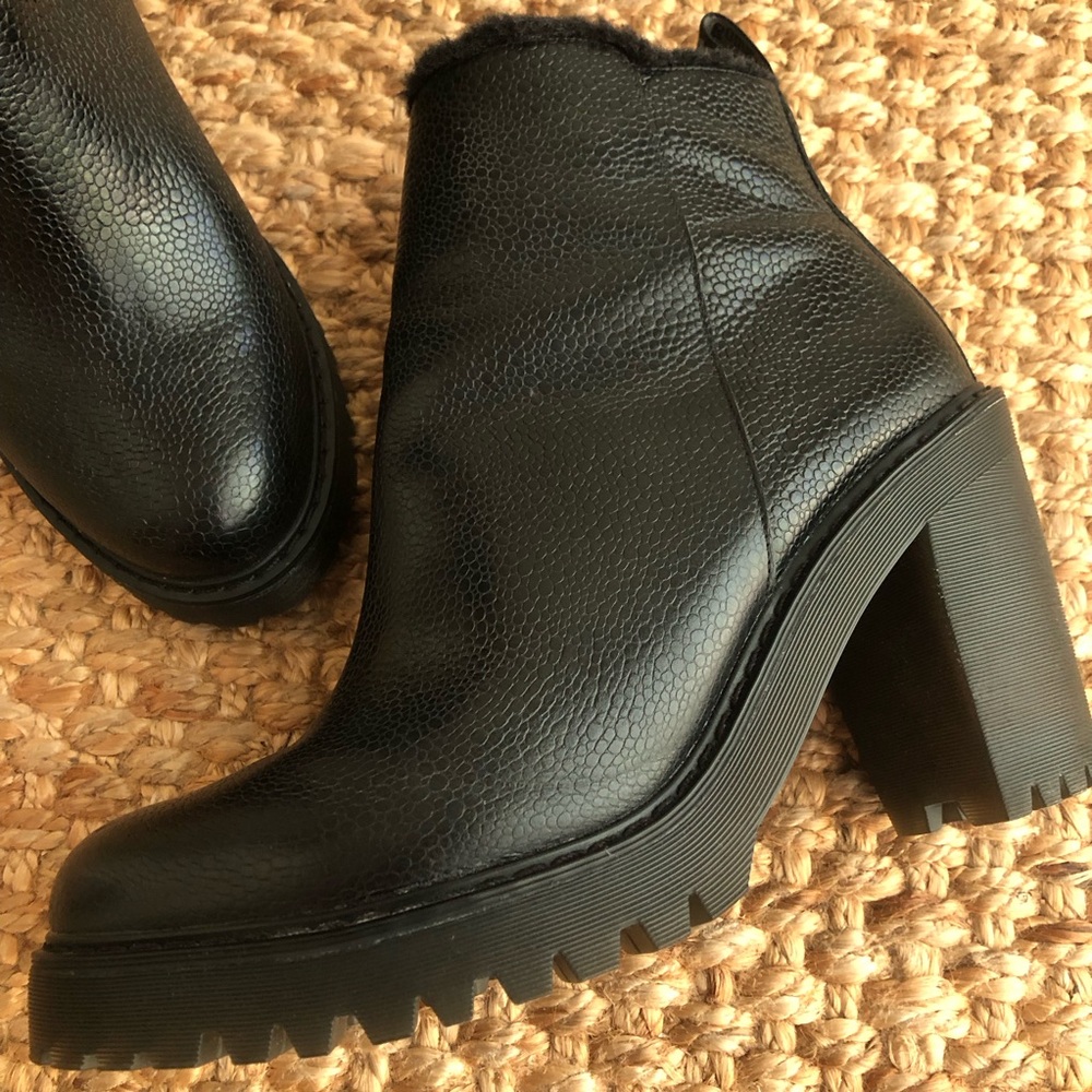 Dr Martens Magdalena Boots. Fur Lining. Size 11